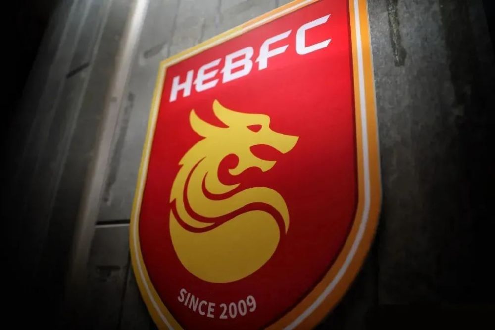她是做梦也想不到，原来那个让自家起死回生的贵人，就是自己一直瞧不起、一直想找机会向他寻仇的叶辰。